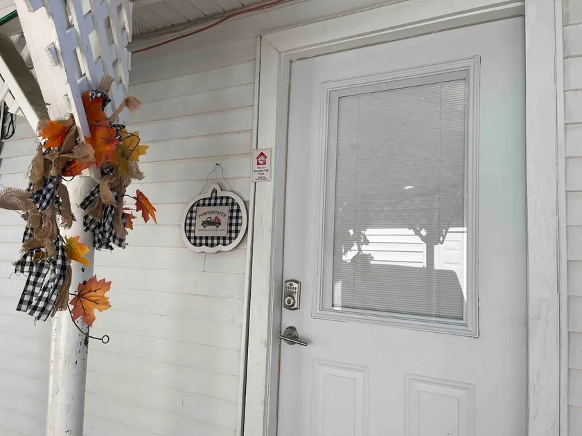 Spacious delightful guesthouse w privacy entrance - Image 1