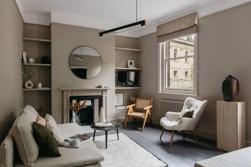 The Curator's Apartment - Spacious 2 Bedrooms - Image 1