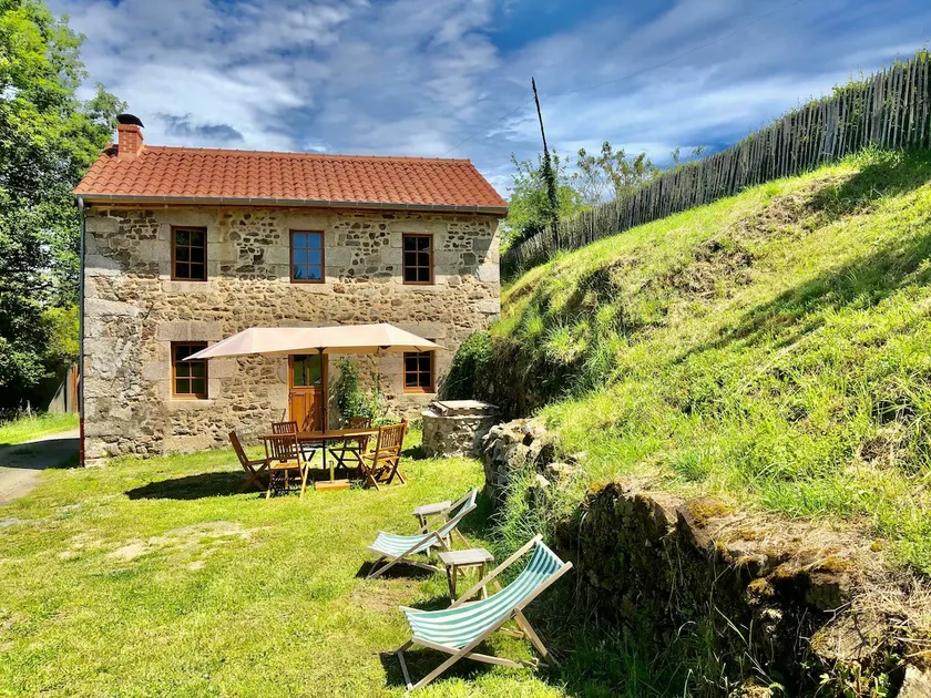 The Little House of Happiness & Jacuzzi - Image 1