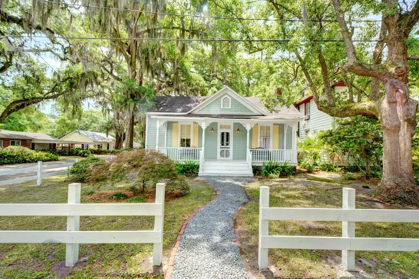 “Historic Old Town Bungalow” (Dog Friendly) - Image 1