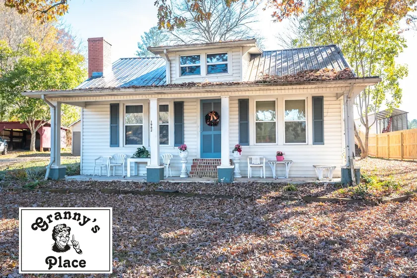 Granny's Place -  Historic Country Cottage- PET FRIENDLY! - Image 1