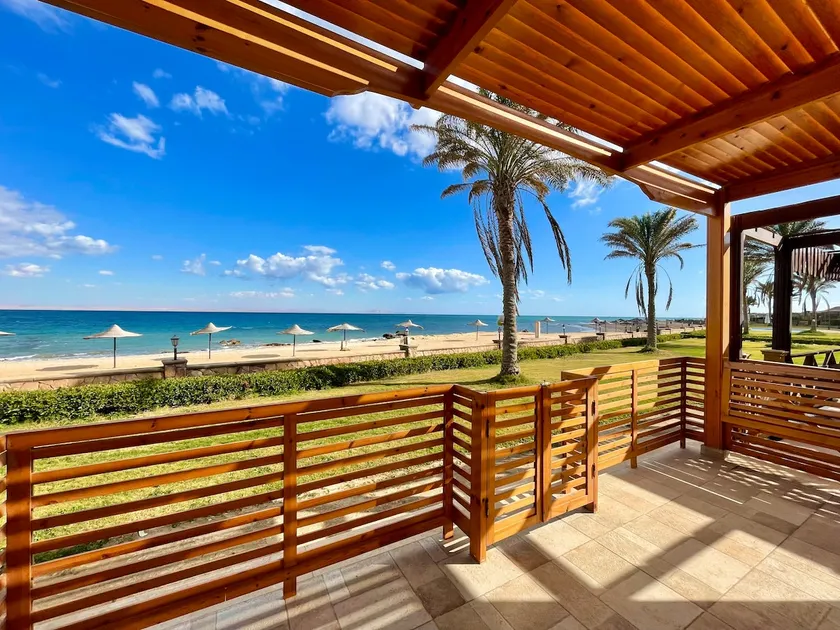 Superbe maison de plage en première ligne à Sokhna - Image 1