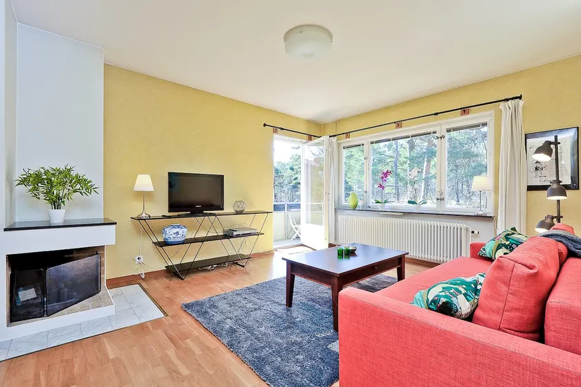 Charming two room apartment. Close to inner city. - Image 1