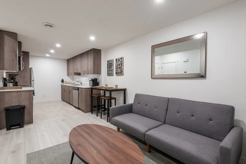 Perfect Getaway *Beautiful Comfy Private 1BR Suite - Image 1