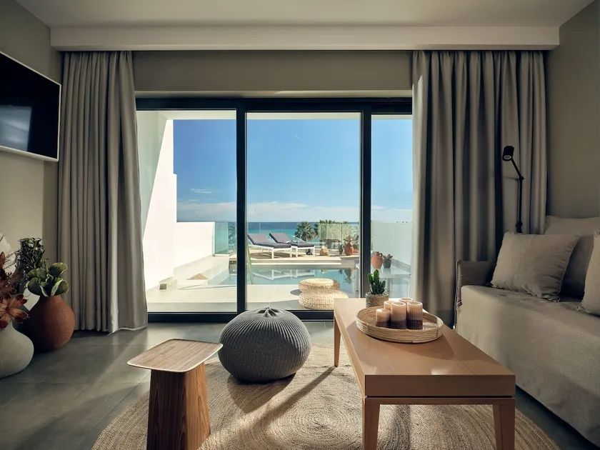 Oceanis Luxury Suites with Private Heated Pools and Sea View - Image 1