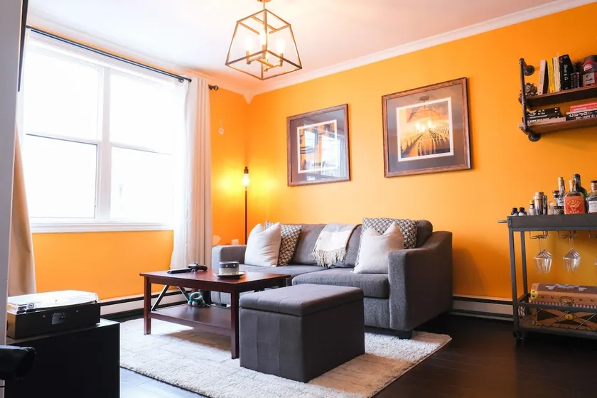 Cozy Modern Downtown Row-House - Image 1