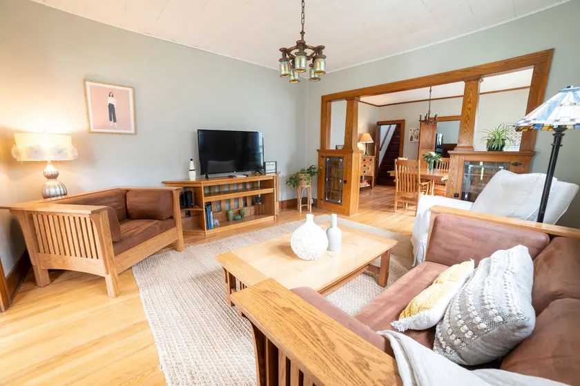 Beautiful Craftsman Bungalow - Centrally located! - Image 1
