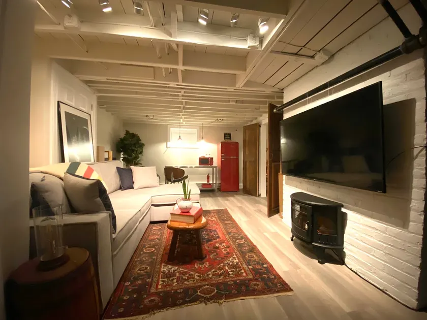 Boston Bungalow (5min walk to train & 3min Tufts) - Image 1