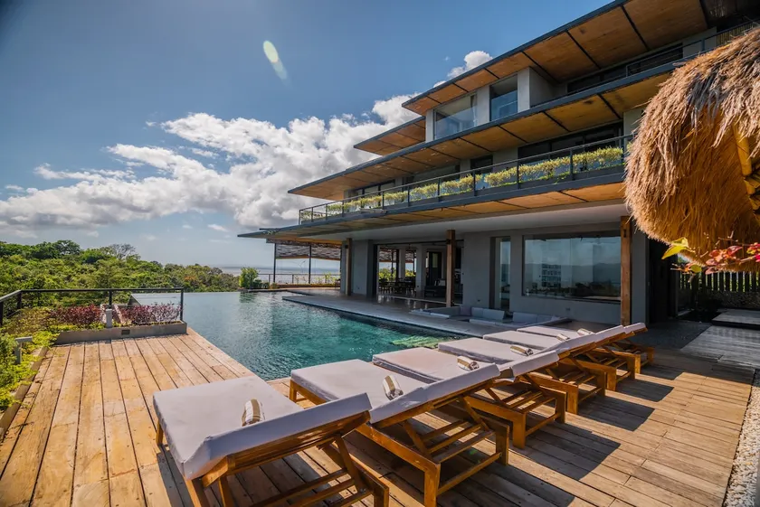 9 Bedroom Luxury Villa With Pool Kalamansi House - Image 1