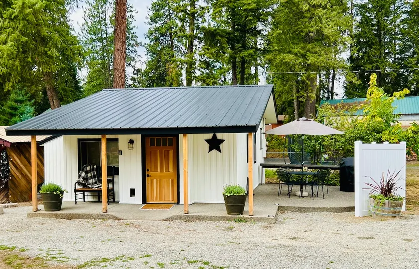 Adorable Harbor Island Hideaway. - Image 1