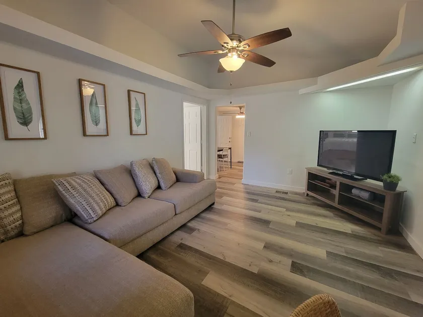 1-BD suite w/ private entrance local to everything - Image 1
