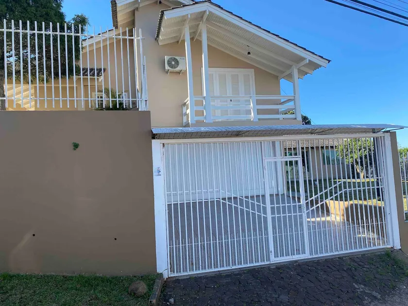 Comfortable and safe house, with parking - Image 1
