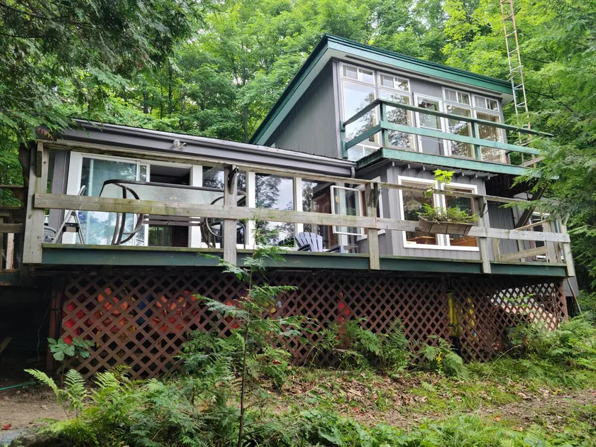 Rustic & Private Cottage. Quiet Lake. Sleeps 9. - Image 1