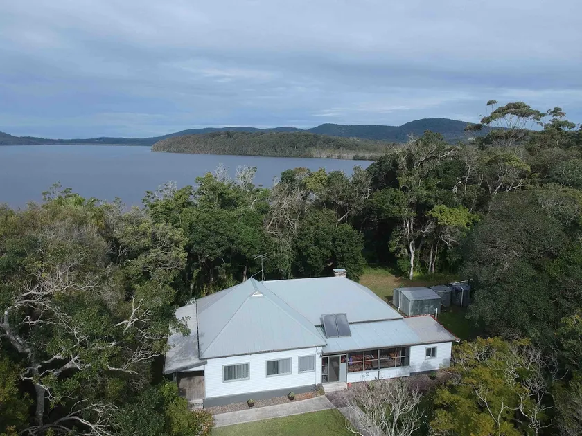 Ellerslie Lakeside Retreat - Image 1