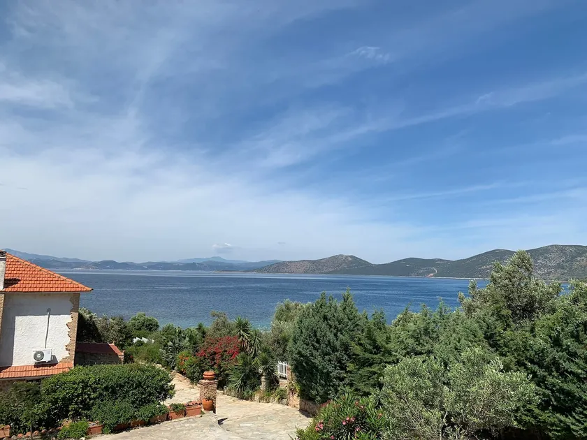 Beachfront Cottage, Private Beach, Cozy, Diliso - Image 1