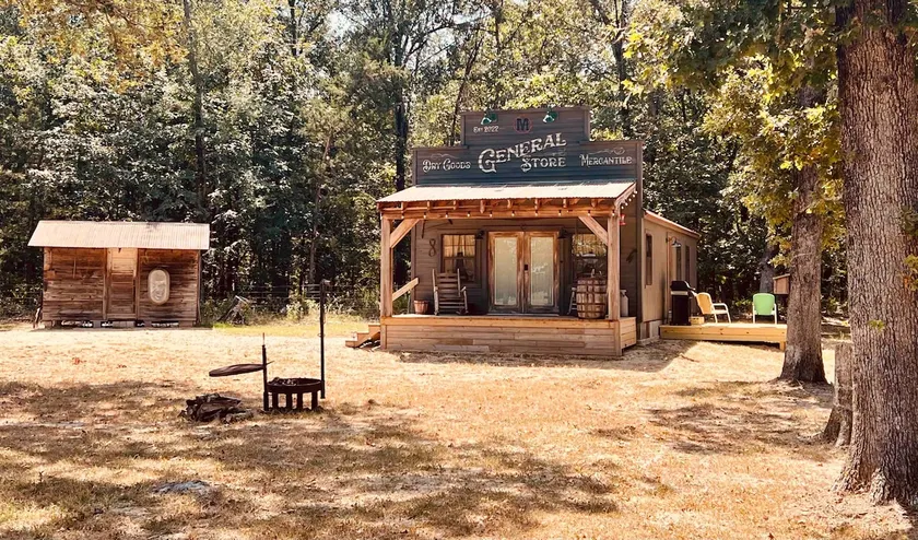 Vintage General Store Cottage Hideaway - Image 1
