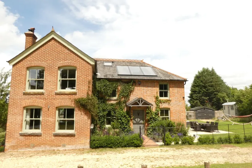 History + Luxury Eco House in The New Forest - Image 1