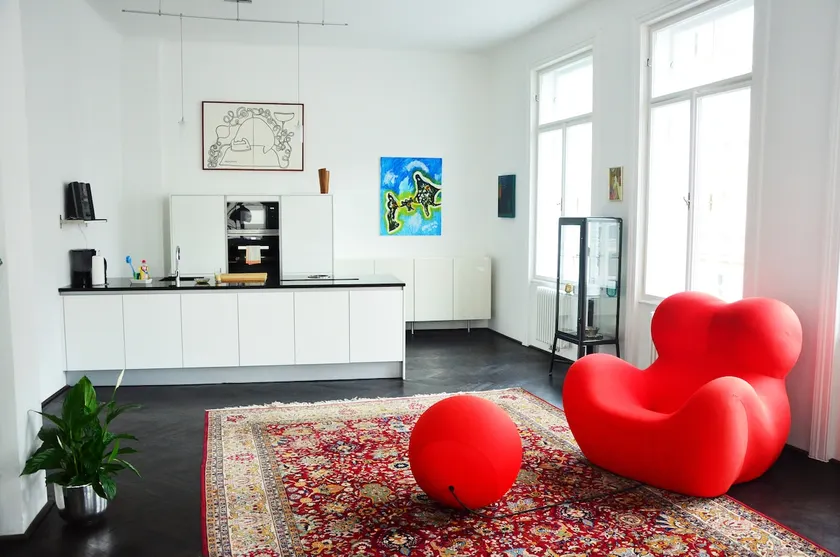 Grand Soho Apartment - Image 1