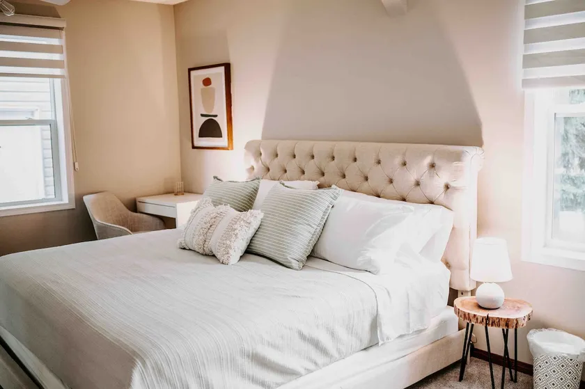 Private Hot Tub and Comfy King Bed! Close to WEM! - Image 1