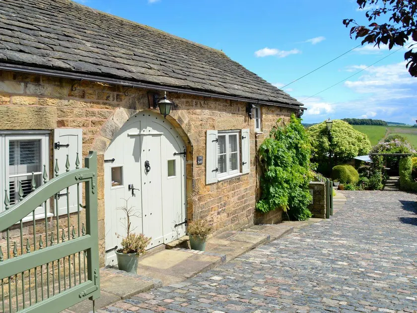 Old Barn Conversion close to the Peak District - Image 1