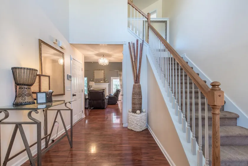 Comfortable and Stylish Home on the Colonnade - Image 1