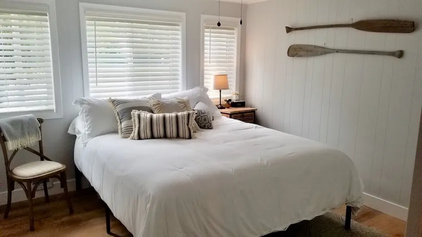 Modern Downtown Condo w/ Pool, Bikes, Kayaks - Image 1