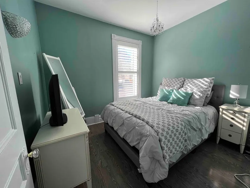 Cozy One Bedroom Apartment in Century Home - Image 1