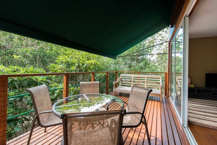 Beautiful, modern, deck in the treetops, bathtub - Image 1