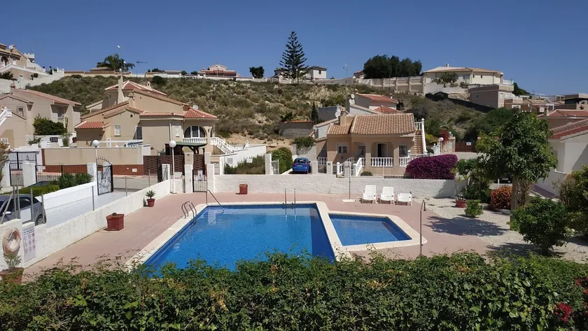 Beautiful apartment with all amenities and pool. - Image 1