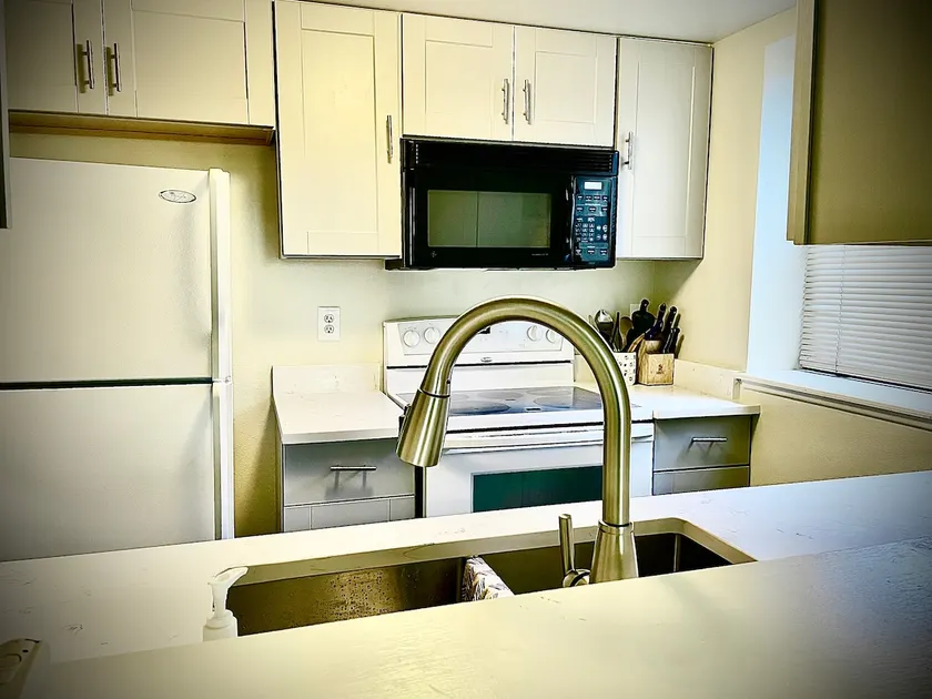 Denver Tech Center 1 queen full kitchen & Laundry - Image 1