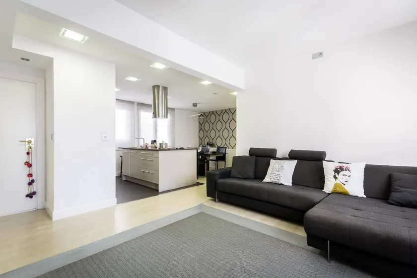 Modern Apt in Algorta Old Port, Steps to Beach - Image 1