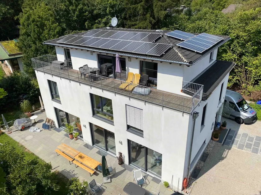 Sunny Penthouse Apartement / 20 min to Center - Image 1