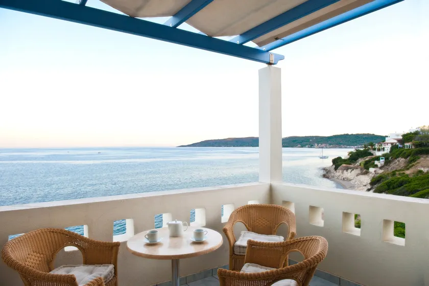 Sea Breeze Apartments Chios - Image 1