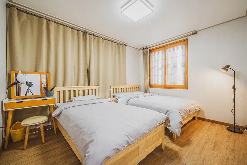 [2/Jeju Airport/Near Intercity Bus Terminal/Parking Facility Equipped] (4-5 people) B&B House 102 - Image 1