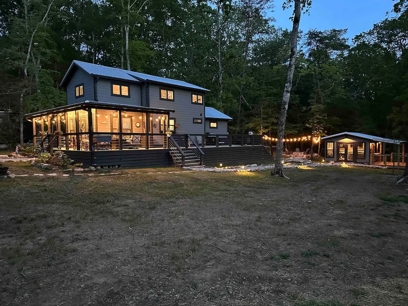 Swordfish Suite DOG friendly- Pup Shed Retreat - Image 1