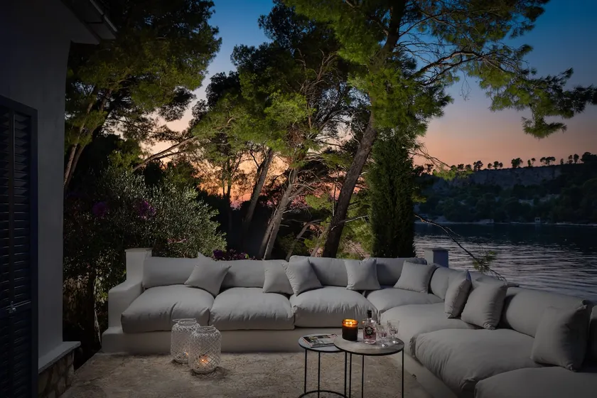 A private seaside summerhouse for an intimate stay - Image 1