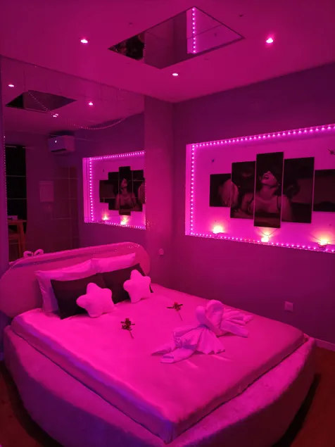 Romance Time: Glamour - Image 1