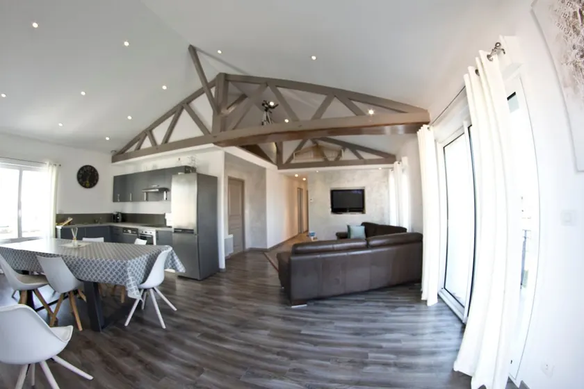 100 m2 apartment (3 bedrooms) first floor - Image 1