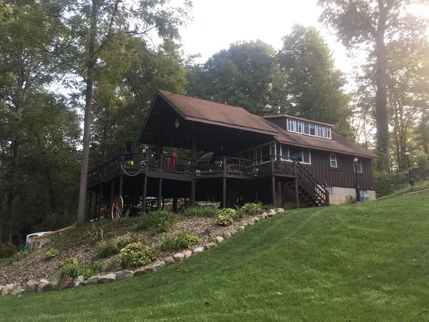 Cottage at the Rock - Image 1