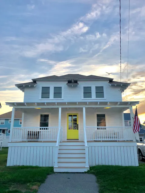 Steps to beach, Close to Boston, Sleeps 8 - Image 1