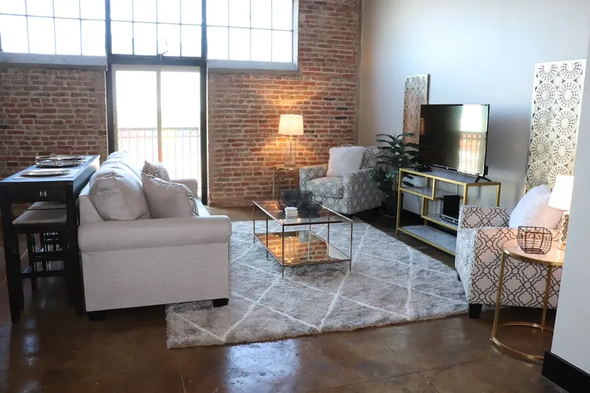 Stay in the heart of Downtown Waco! - Image 1
