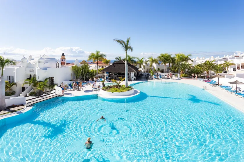 Beautiful 3H for families in an exclusive complex - Image 1