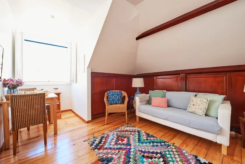 Central, Comfy and Light-filled Apt, By TimeCooler - Image 1