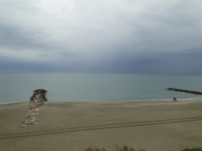 CARNON BEACH, 1st row facing the sea - Image 1