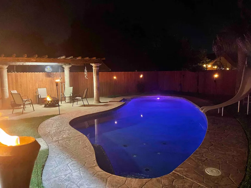 *RARE FIND*Elegant Home w/ Private Gym/Pool/Office - Image 1