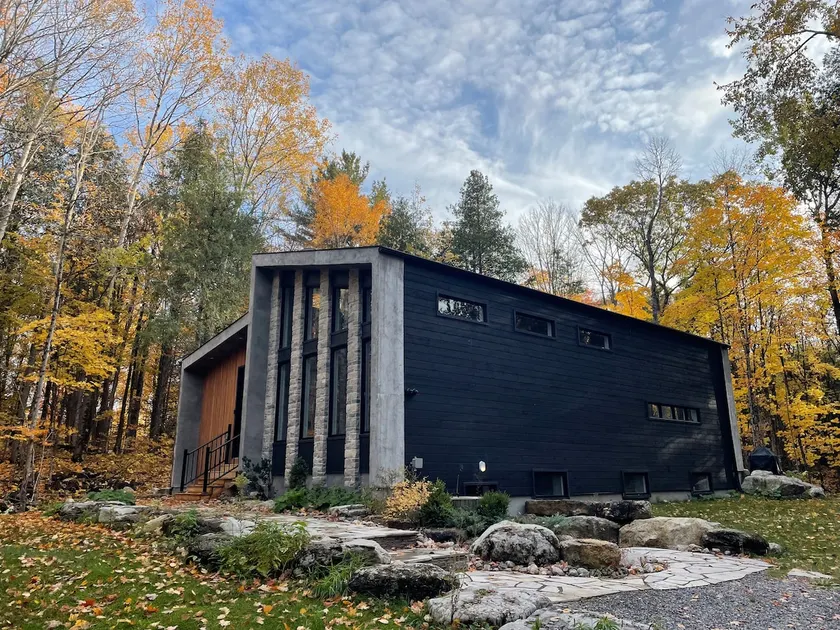 McCracken's Mid Century Modern Luxury Cottage - Image 1