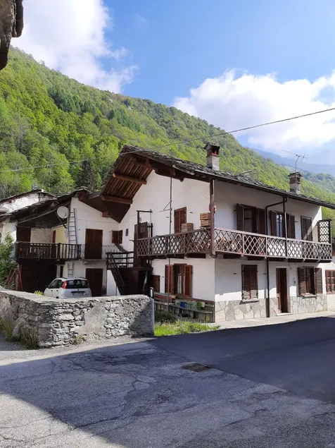 Typical mountain house in the Lanzo Valleys - Image 1