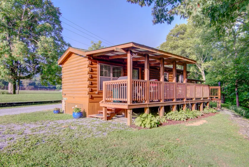 Hiker Cabin-On the river and by the Creeper Trail - Image 1