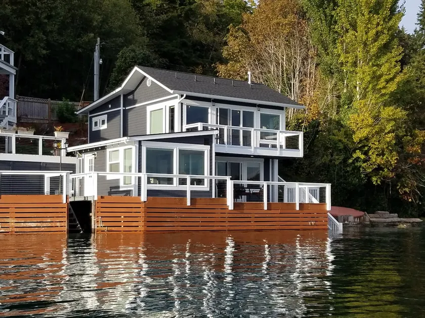 Captain's House- On the Water with Beach - Image 1