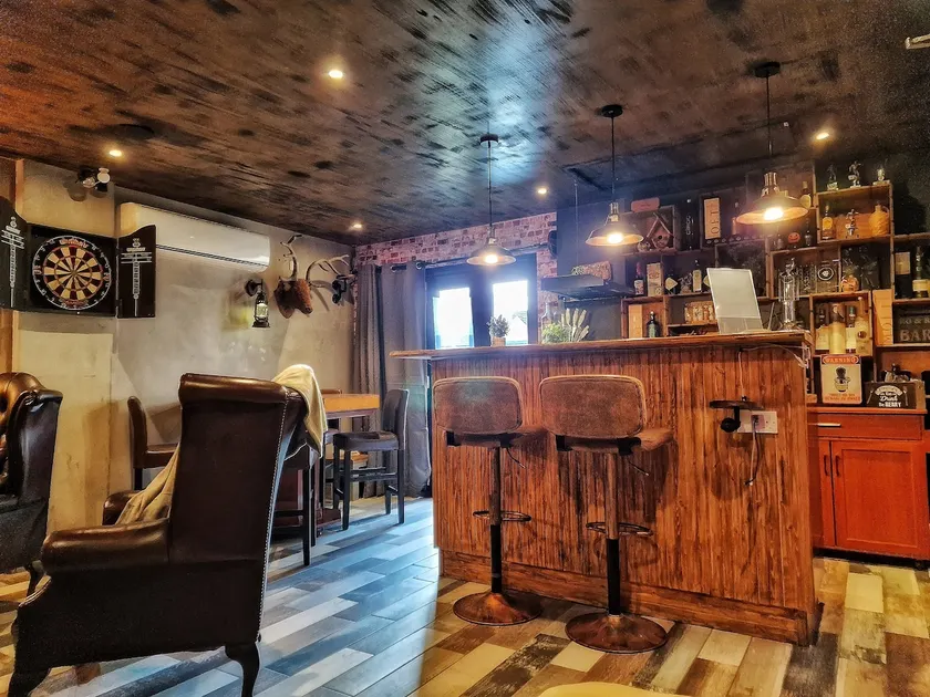The Pub - Unique & Authentic Experience - Parking! - Image 1